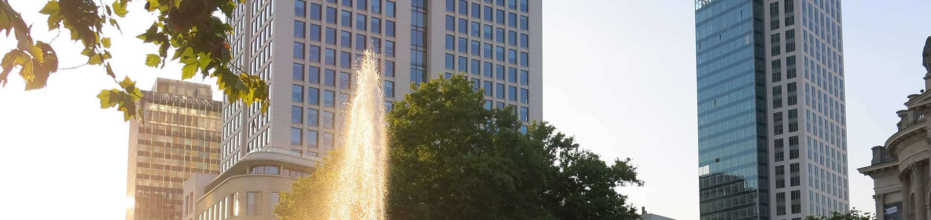 Frankfurt Brunnen Oper Skyline